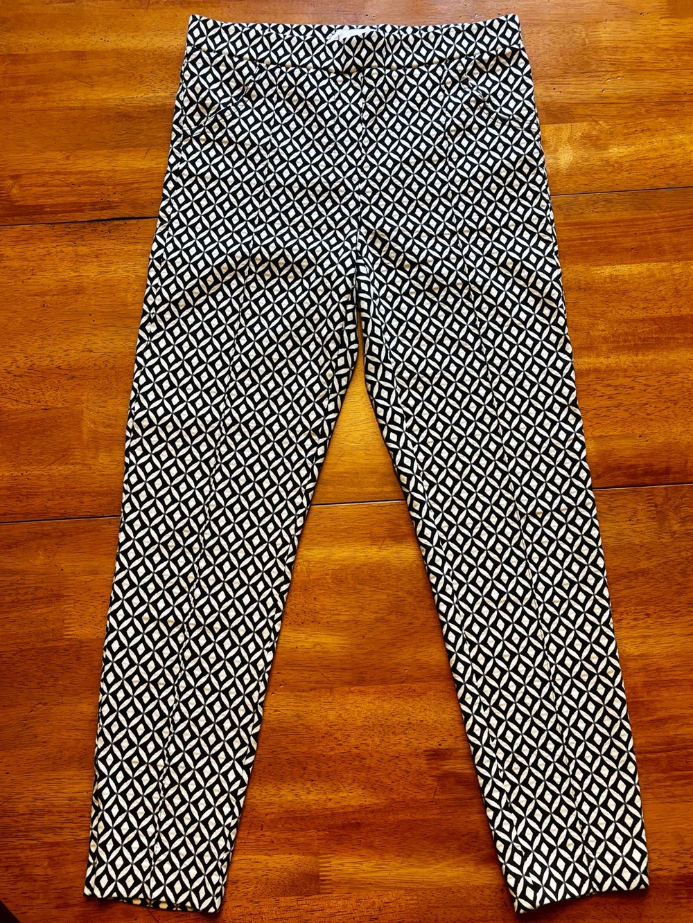 Black & White Geometric Skinny Pants - Picture 9 of 11